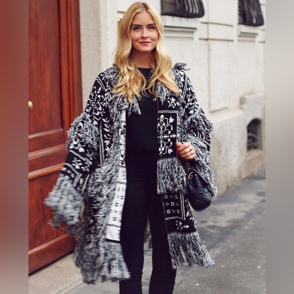 Black and white coat with fringe reversible size large - Picture 1 of 12